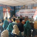 Kasiwas Polres Tapsel, AKP Ismaya, didampingi Kanit I Sat Intelkam, Iptu Titus Dwioko, saat memberi arahan di sela gerakan Kapolres Jelajah Huta