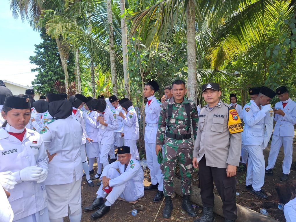 Polsek Batang Toru Gladi Kotor Upacara Kenaikan Bendera Indonesia