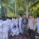 Bhabinkamtibmas Polsek Batang Toru, Brigpol Randa SP, dan Babinsa, saat mengikuti gladi kotor Upacara kenaikan bendera merah putih jelang Upacara HUT Kemerdekaan RI ke-79