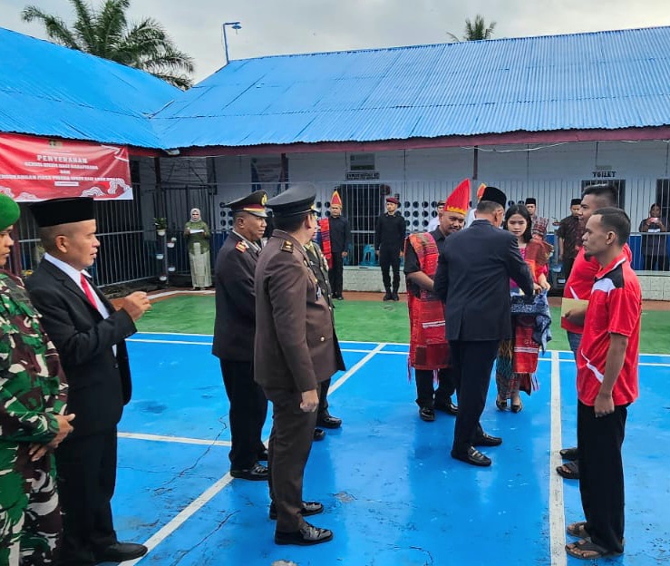 Momen saat Kapolsek Padang Bolak, AKP Harun Manurung, dan unsur Forkopimda Paluta menyaksikan penyerahan SK remisi secara simbolis ke perwakilan Napi Lapas Kelas III Gunung Tua