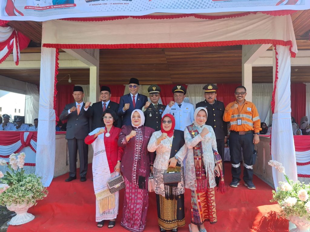 Kapolsek Batang Toru Ikuti Upacara Pengibaran Bendera HUT RI ke-79