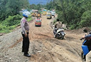 Siagakan Personel di Batu Jomba, Polres Tapsel Himbau Pengendara Tetap Waspada