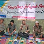 Kabag Log Polres Tapsel, Kompol Daulat MZ Harahap, memberi arahan ke masyarakat di sela gerakan Kapolres Jelajah Huta
