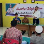 KBO Sat Reskrim Polres Tapsel, Iptu Aswin Manurung, saat menjawab pertanyaan masyarakat di sela gerakan Kapolres Jelajah Huta