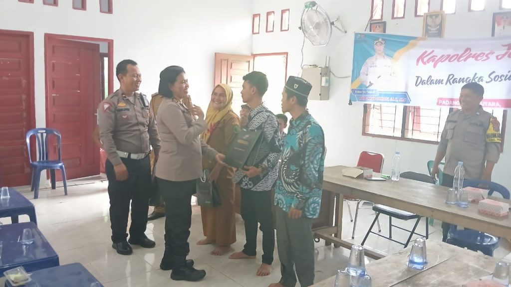 Dari Pelosok Paluta, AKP Maria Ajak Masyarakat Ciptakan Pilkada Damai saat Kapolres Tapsel Jelajah Huta