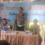 Kasat Lantas Polres Tapsel, AKP Danil Saragih, saat memberi paparan ke masyarakat di sela gerakan Kapolres Jelajah Huta di Paluta