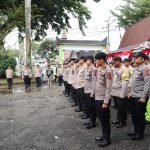 Kapolres Padangsidimpuan, AKBP Dr Wira Prayatna, saat memimpin personelnya dalam mengamankan aksi Unras Aliansi BEM Nus di depan Kantor DPRD