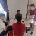 Penyidik Sat Resnarkoba Polres Tapsel saat melimpahkan tersangka pemilik sabu berinisial, MIH