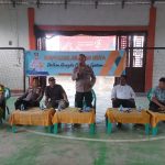 Kasi Propam Polres Tapsel, AKP R Trihardjanto, saat memberi paparan ke masyarakat terkait pencegahan KDRT di sela gerakan Kapolres Jelajah Huta