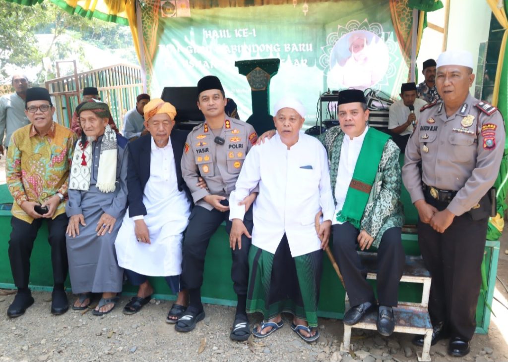 Akrabnya AKBP Yasir dengan Ulama saat Haul Pimpinan Ponpes Syekh Ahmad Daud Paluta