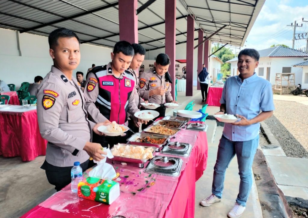 Kepedulian Kapolres Tapsel, Sediakan Ratusan Porsi Makan Siang Gratis ke Personel