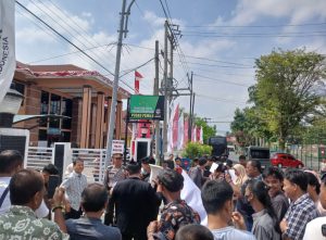 Dugaan Penyerobotan Jalan oleh Eks Wali Kota Padangsidimpuan, LSM Penjara PN Unjuk Rasa