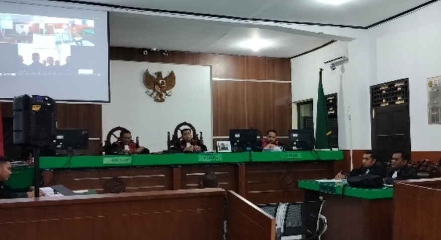 Suasana sidang perdana kasus pengeroyokan Karyawan PT SAE Group di Kecamatan Marancar, Kabupaten Tapsel, yang berlangsung di PN Kota Padangsidimpuan