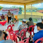 Kanit Gakkum Sat Lantas Polres Tapsel, Ipda Samuel Jefri Hutapea, saat memberi paparan ke masyarakat di sela gerakan Kapolres Jelajah Huta di Paluta