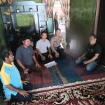 Bhabinkamtibmas Polsek Dolok, bersama perangkat Desa Bahap, dan Tokoh Masyarakat saat upaya mediasi yang menghasilkan surat kesepakatan dari NAP untuk tidak mengulangi perbuatannya disaksikan langsung oleh Dasri