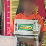 MR bersama barang bukti kotak infak usai diamankan ke Mako Polres Padangsidimpuan