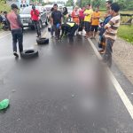 Personel Sat Lantas Polres Padangsidimpuan, saat menggelar olah TKP insiden tabrak lari pejalan kaki yang tidak diketahui identitasnya, Mr X