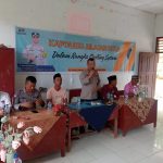 Kabag Log Polres Tapsel, Kompol Daulat MZ Harahap, saat memberi arahan ke masyarakat di sela gerakan Kapolres Jelajah Huta