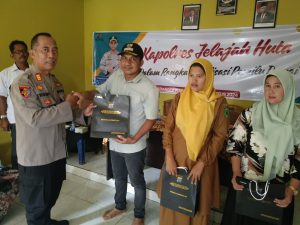 Kapolres Tapsel Jelajah Huta, Kasi Propam Terus Ingatkan Waspada Isu Hoaks Jelang Pilkada