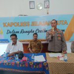 Kasi Propam Polres Tapsel, AKP R Triharjanto, saat memberi arahan ke masyarakat di sela gerakan Kapolres Jelajah Huta