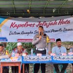 Kasat Lantas Polres Tapsel, AKP Danil Saragih, saat berikan arahan ke masyarakat di sela gerakan Kapolres Tapsel Jelajah Huta