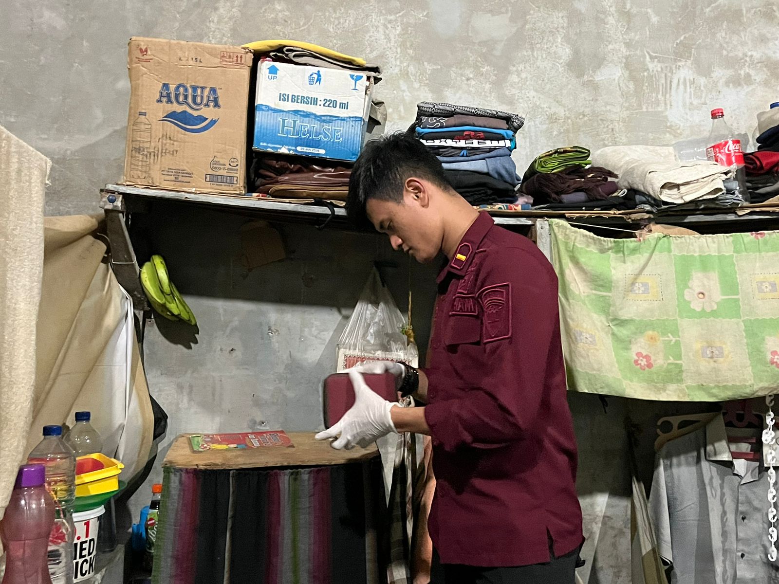 Petugas Satgas Kamtib saat memeriksa Kamar Hunian WBP di Lapas Kelas IIB Padangsidimpuan