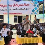 Dengan penuh semangat yang berkobar, Kapolres Tapsel, AKP Salomo Sagala, didampingi Kasikum, AKP Victor Sihombing, dan Kapolsek Padang Bolak, AKP Harun Manurung, menyampaikan ajakan kolaborasi antara Polri dan masyarakat guna menumpas narkoba