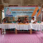 Kabag Ren Polres Tapsel, Kompol Rudi Siregar, didampingi Kanit I Pidum Sat Reskrim, Ipda Maraden Hutabarat, memberi arahan ke masyarakat di sela gerakan Kapolres Jelajah Huta