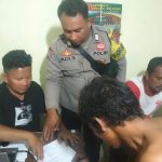 Terlapor menandatangani surat perjanjian damai antara kedua belah pihak usai dimediasi Bhabinkamtibmas Polsek Batang Toru