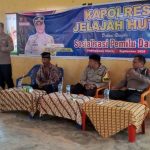 Kabag Log Polres Tapsel, AKP Haposan Harahap, saat menyampaikan arahannya kepada masyarakat di sela gerakan Kapolres Jelajah Huta