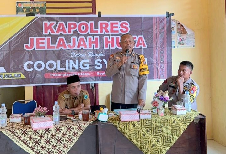 Kabag Ops Polres Tapsel, Kompol Abdi Abdillah, terlihat getol dalam mengajak masyarakat jihad melawan narkoba di sela gerakan Kapolres Jelajah Huta