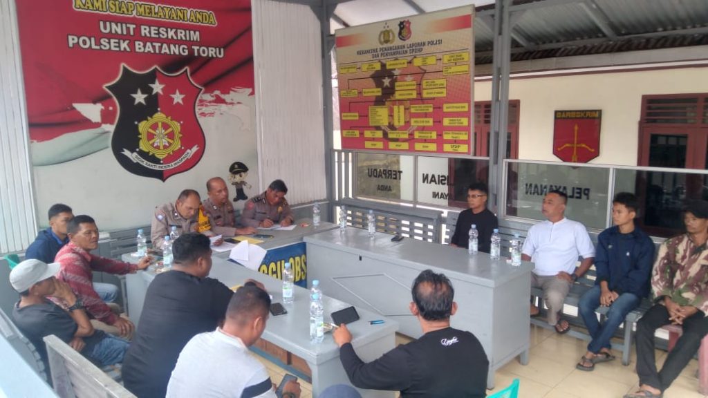 Polsek Batang Toru Bantu Fasilitasi Mediasi Kasus Pengrusakan Gubuk