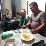 Sambil menyantap ubi goreng dengan masyarakat di sela gerakan Kapolres Jelajah Huta, Kasat Samapta Polres Tapsel, AKP Tona Simanjuntak, mengimbau agar jauhi judi apapun jenisnya
