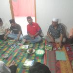Kapolsek Padang Bolak, AKP Harun Manurung, memimpin langsung proses mediasi sekaligus mangupah-upah atau makan bersama