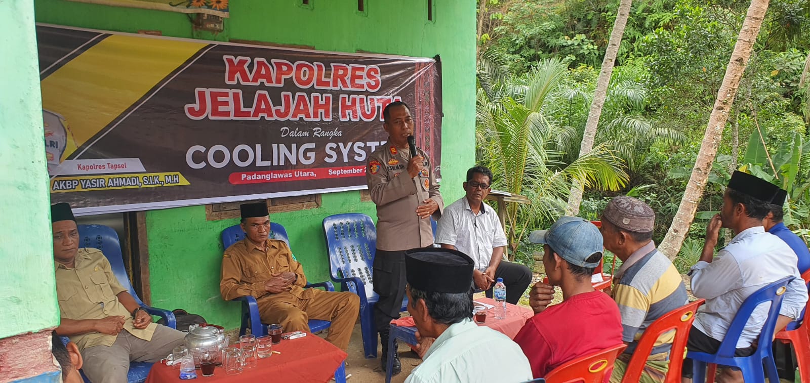 Kasi Propam Polres Tapsel, AKP R Triharjanto, saat beri arahan ke masyarakat dalam gerakan Jelajah Huta