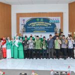 Pj Wali Kota Padangsidimpuan, Timur Tumanggor, bersama tamu undangan berfoto bersama dengan PC Fatayat NU Kota Padangsidimpuan usai pembukaan LKD Angkatan I sekaligus Festival Qasidah Rebana Klasik II memperbutkan Piala Wali Kota Padangsidimpuan