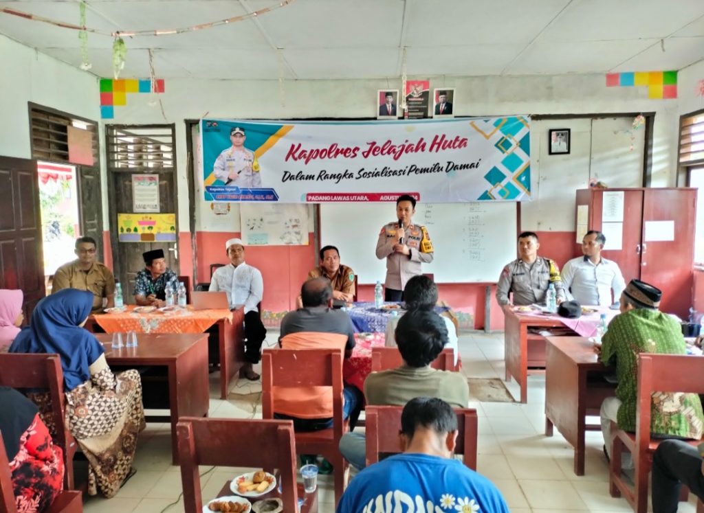 Kapolres Tapsel Jelajah Huta, Kompol Rapi: Momen Pilkada, Pilih Pemimpin dengan Hati Nurani