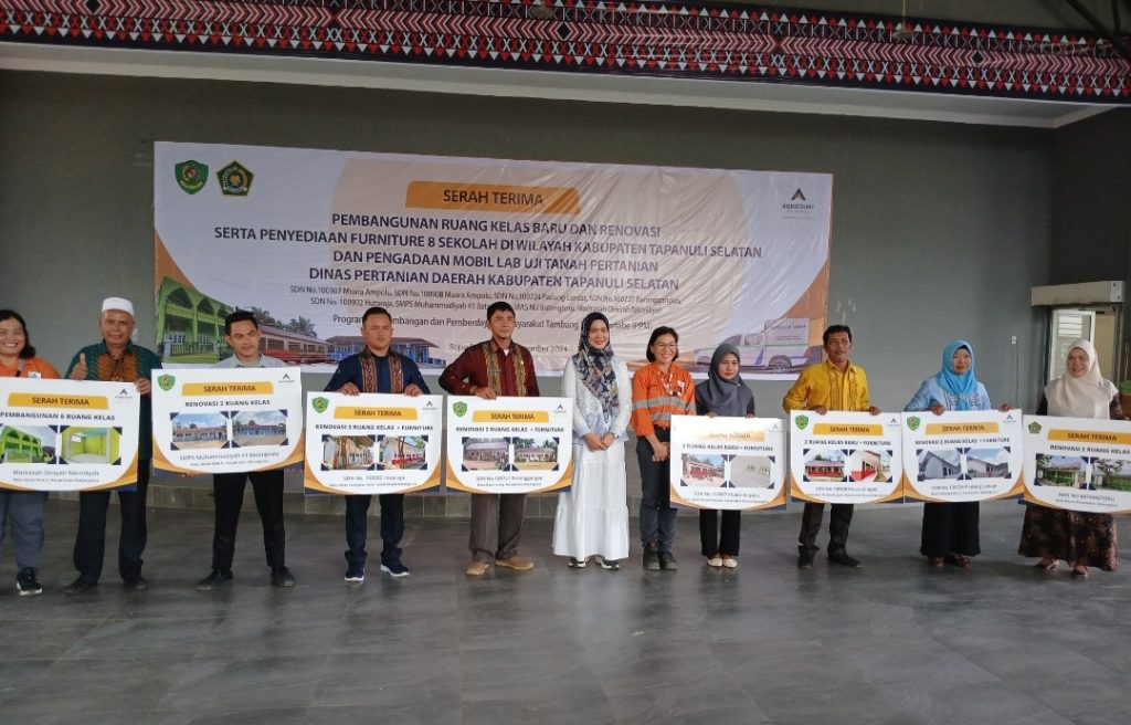 PT AR Bangun RKB di 8 Sekolah di Tapsel dan Serahkan Mobil Lab Uji Tanah
