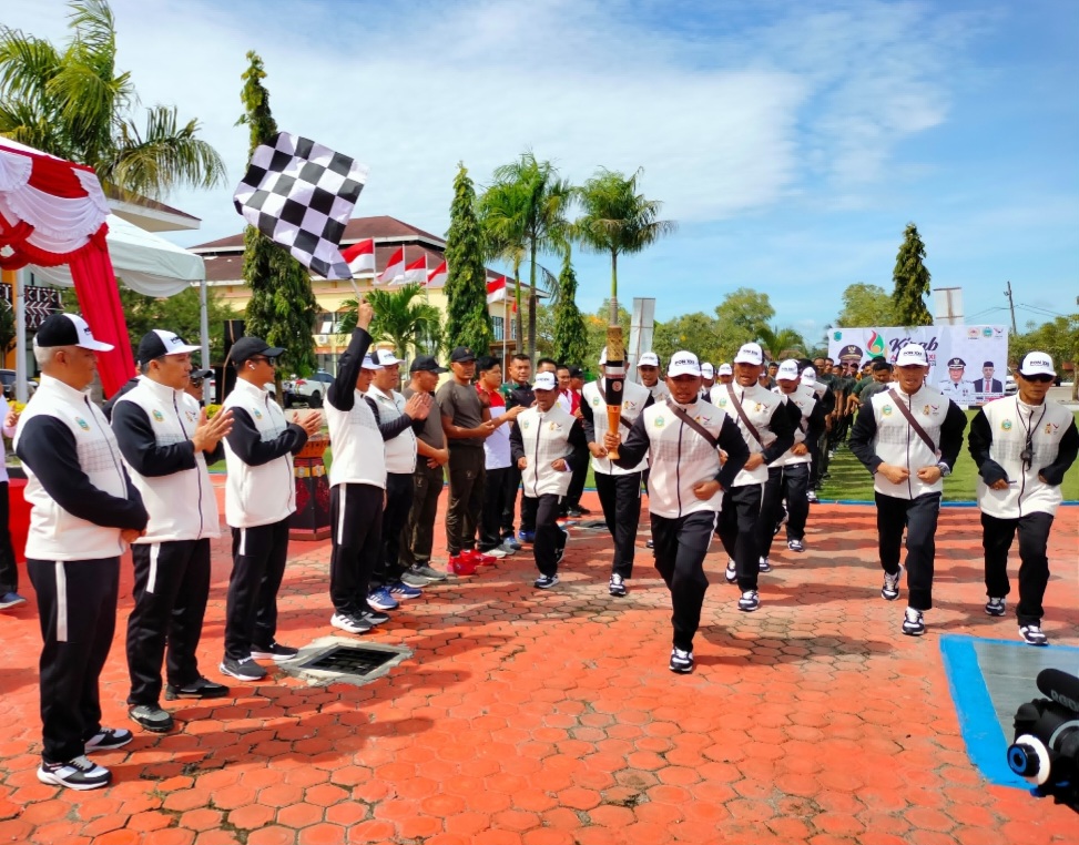 Kapolres Tapsel Hadiri Upacara Pemberangkatan Kirab Api PON ke-XXI di Paluta