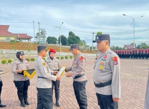 Dapat Hadiah Umroh Gratis dari Kapolres Tapsel, Personel Berprestasi Aipda Rizky Langsung Sujud Syukur