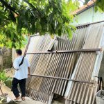 Salah satu Rumah yang atapnya terbang usai tertiup angin kencang buntut dari cuaca ekstrem di Kota Padangsidimpuan beberapa hari belakangan