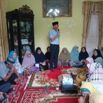 Calon Wakil Wali Kota Padangsidimpuan, Gempar Nauli Hamonangan, saat mewakili calon Wali Kota, Hapendi Harahap, memberi sambutan di sela kunjungannya ke perwiridan Al Hidayah di Jalan Perintis Kemerdekaan, Kota Padangsidimpuan