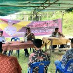 Kasiwas Polres Tapsel, AKP Ismaya, saat memberikan arahan ke masyarakat di sela gerakan Kapolres Jelajah Huta