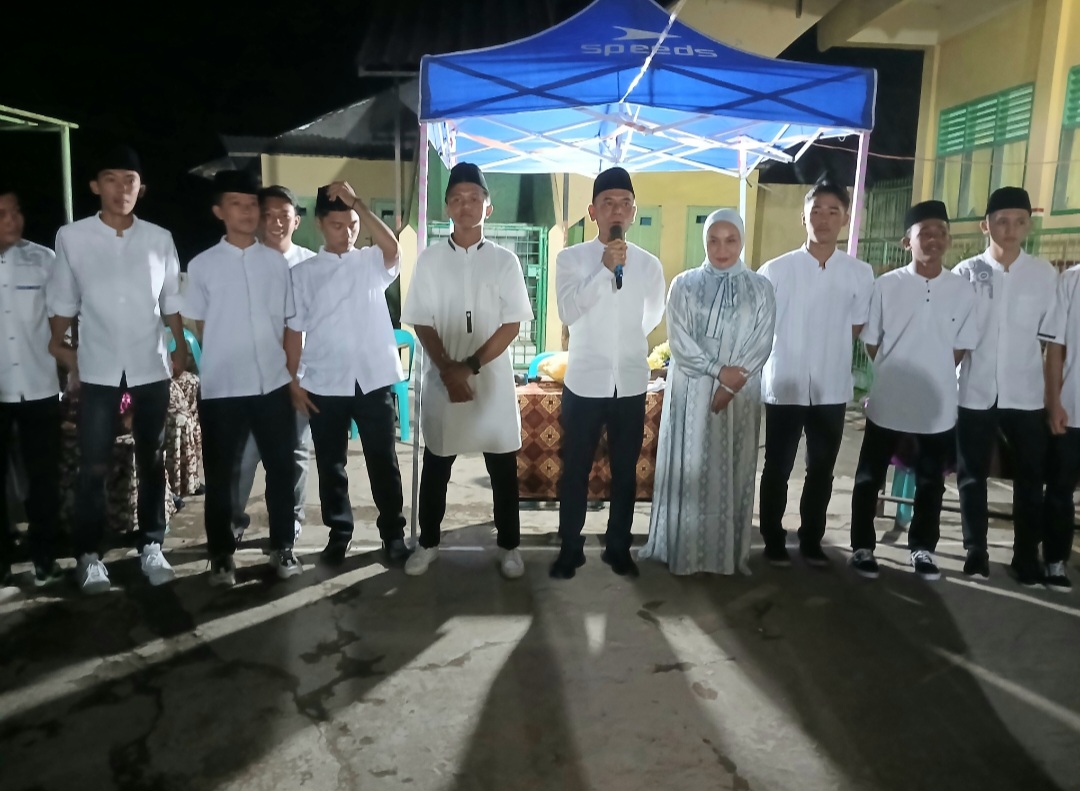 Calon Wakil Wali Kota Padangsidimpuan, Gempar Nauli Hamonangan Nasution, beri sambutan saat menghadiri peringatan Maulid Nabi Muhammad SAW di Gang Afiat, Jalan Kenanga