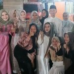 Potret calon Wakil Wali Kota Padangsidimpuan, Gempar Nauli Hamonangan Nasution, bersama istri tercinta, saat menjadi idola dadakan kaum milenial yang berebut meminta berswafoto kepadanya