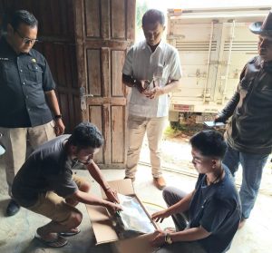 Polres Tapsel Kawal Serah-Terima Logistik Pilkada di Gudang KPU