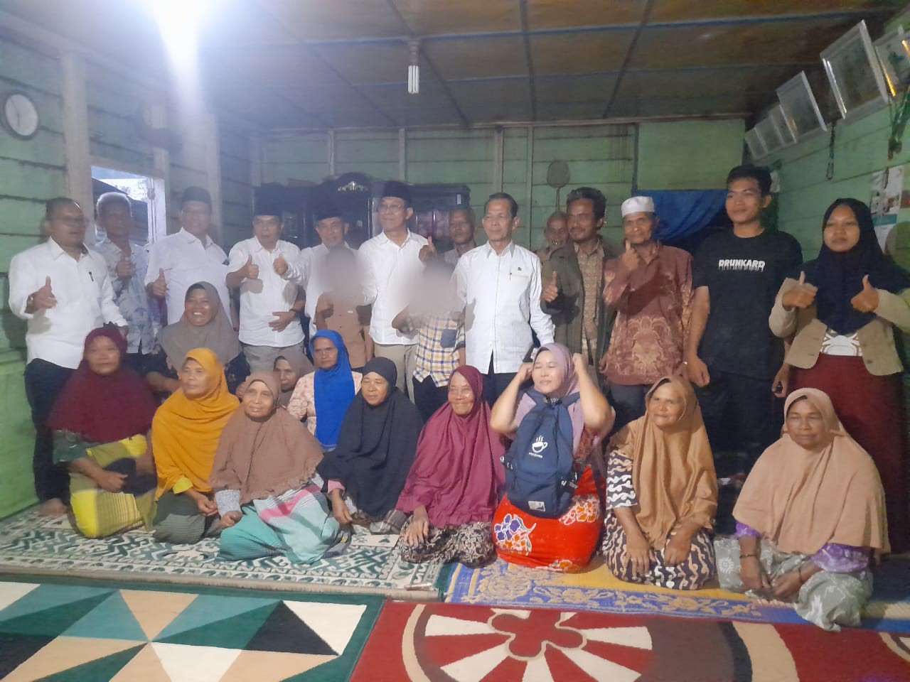 Paslon Bupati dan Wakil Bupati Tapsel No.1, Gus Irawan Pasaribu dan Jafar Syahbuddin Ritonga (BAGUSI) bersilaturahmi dengan warga Desa Batang Parsuluman, Kecamatan Saipar Dolok Hole