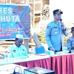 Kapolres Tapsel, AKBP Yasir Ahmadi, saat memberikan arahan ke masyarakat di sela gerakan Kapolres Jelajah Huta