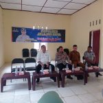 Kabag Ren Polres Tapsel, Kompol Rudi Siregar, didampingi Kanit I Pidum Sat Reskrim, Ipda Maraden Hutabarat, saat menyampaikan arahannya kepada masyarakat di sela gerakan Kapolres Jelajah Huta