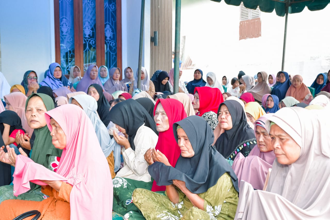 Doa tulus dari ibu-ibu pengajian wirid yasin Desa Sipange Siunjam, Kecamatan Sayur Matinggi, mengalir kepada Gus Irawan, agar dimudahkan menjadi Bupati Tapsel supaya 'kue' pembangunan segera datang ke kawasan lembah Tor Simitcak itu